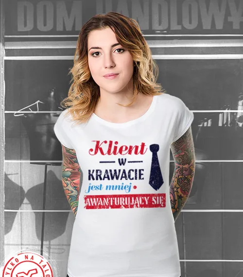 prl klient w krawacie koszulka damska biała